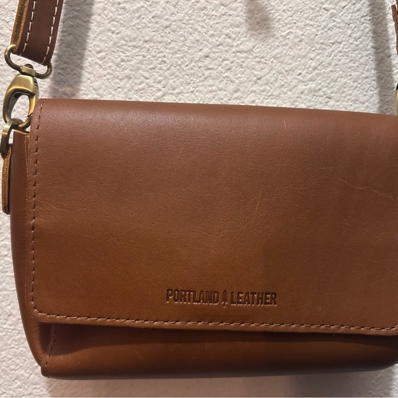 Portland Leather Metro Mini Crossbody - Picture 2 of 3
